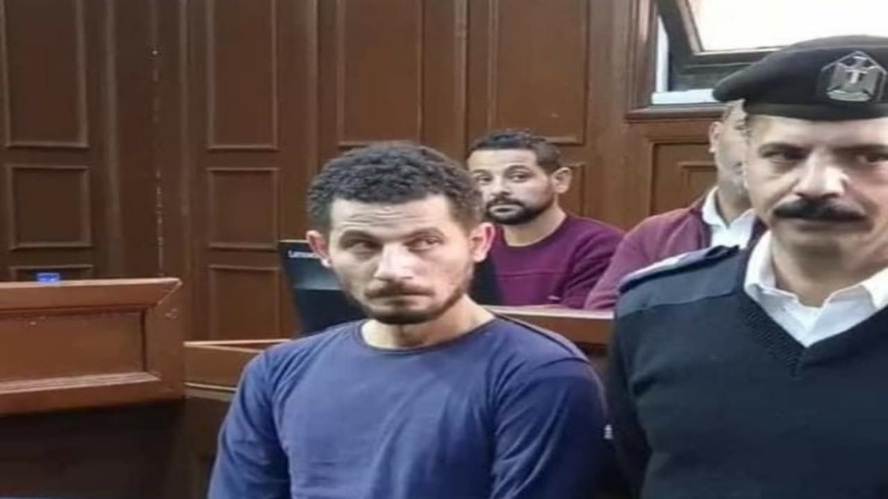الإعدام لسفاح الإسماعيلية بعد قتل صديقه وفصل رأسه عن جسده 
