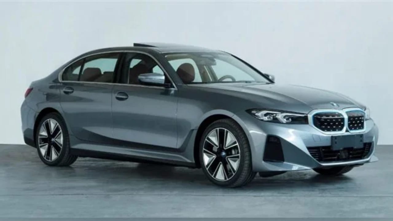 شركة BMW تزيح الستار عن سلسة سيارات كهربائية جديدة