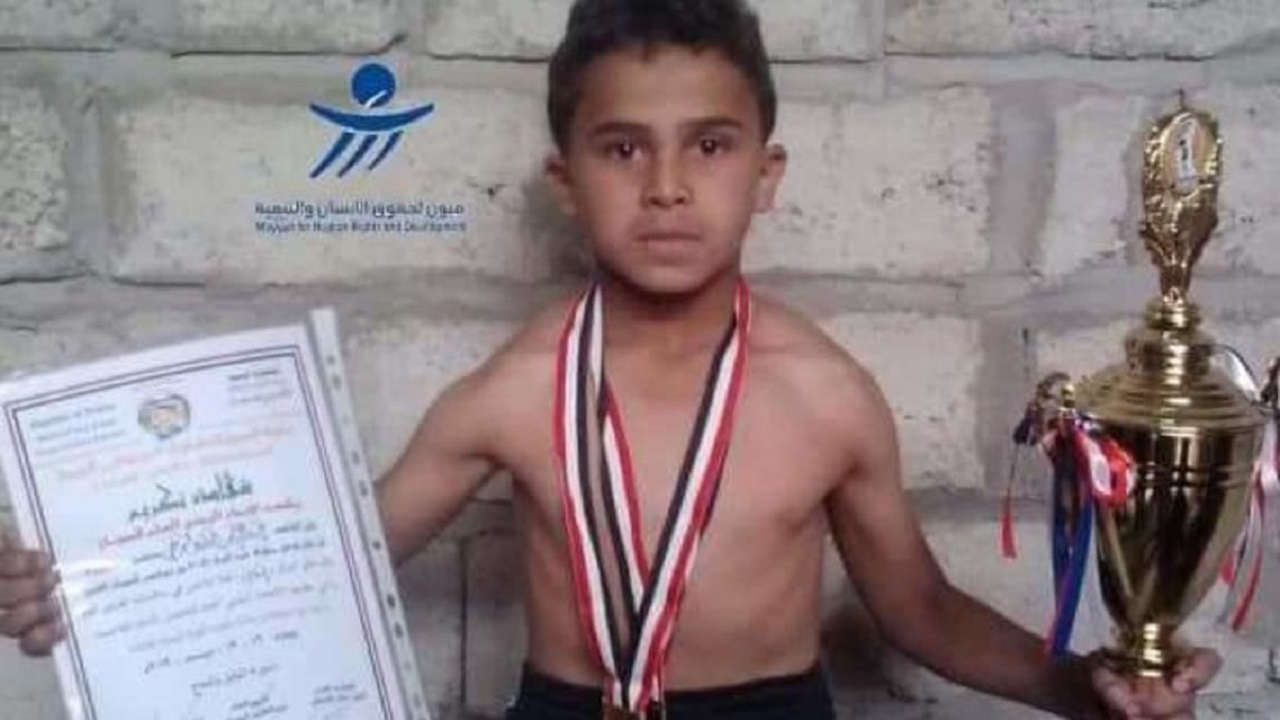 زج به الحوثيون بالمعارك.. مقتل طفل يمني بطل جمباز يثير الجدل