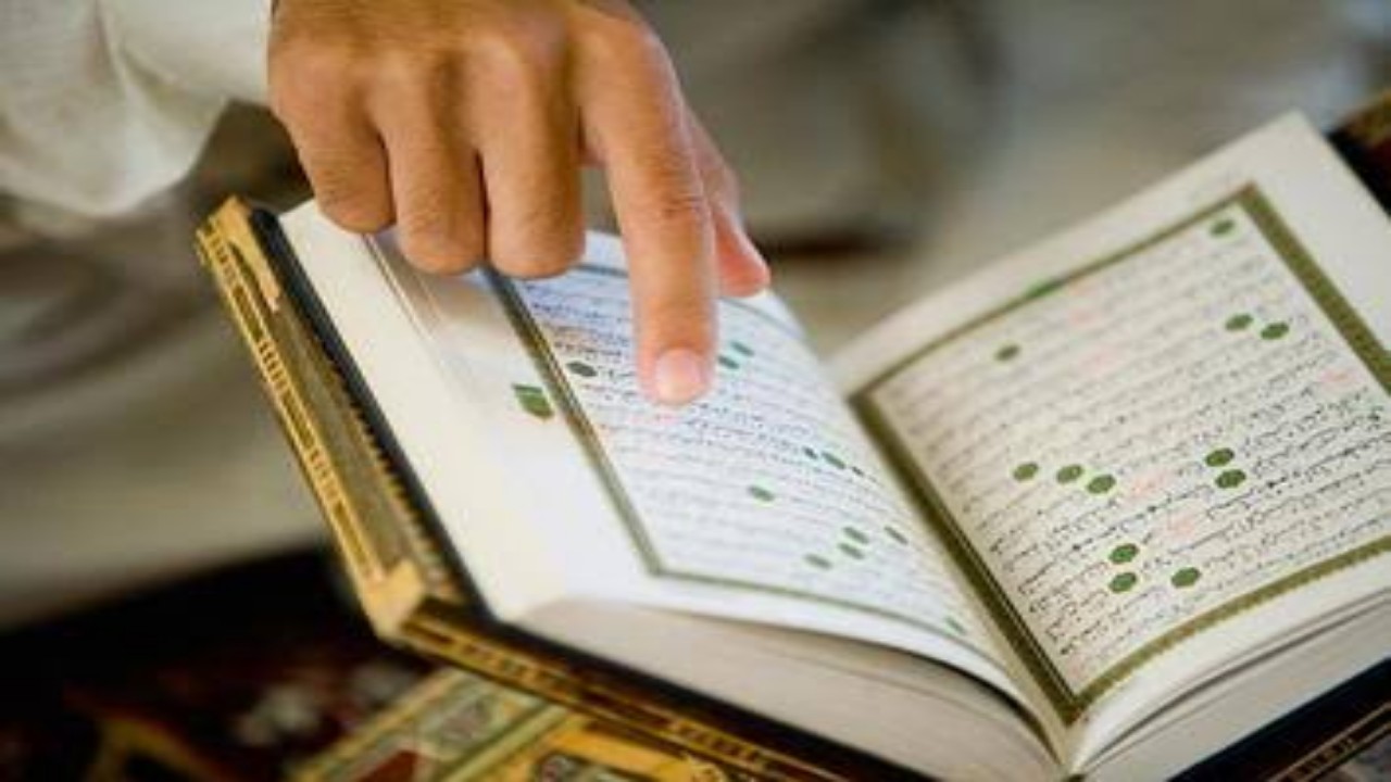 طالبة أزهرية تجتاز اختبارًا بتلاوة القرآن غيبًا باتقان كامل في 10 ساعات