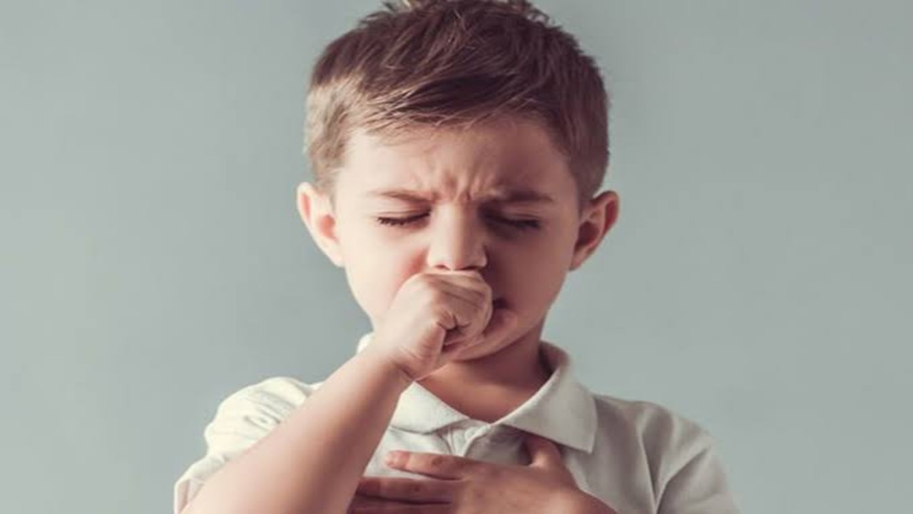 أعراض إصابة الأطفال بالسعال الديكي