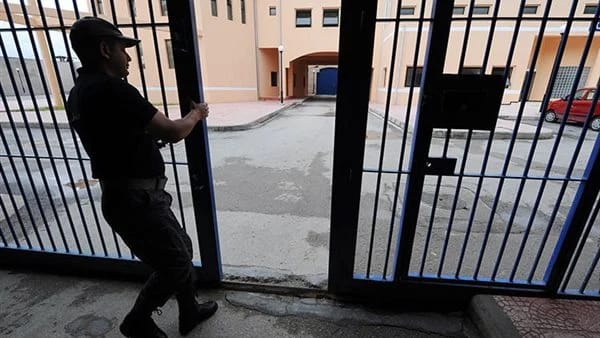 الجزائر تسمح بخروج السجناء للدراسة نهارا دون قيود