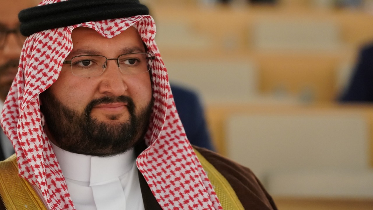 شاهد.. الأمير عبدالعزيز بن طلال: قرار زواجي اتخذته وأنا أمشي