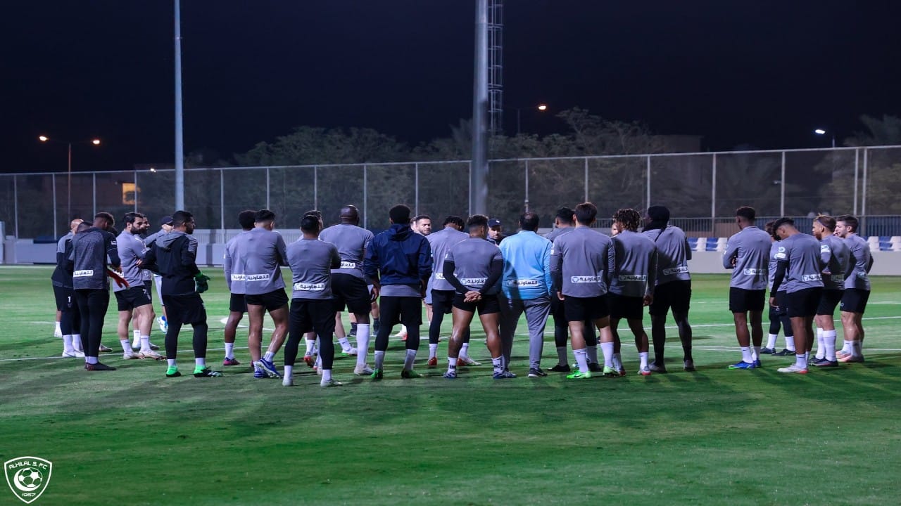 الهلال ينهي تحضيراته الميدانية ويتأهب لمواجهة النصر “صور”