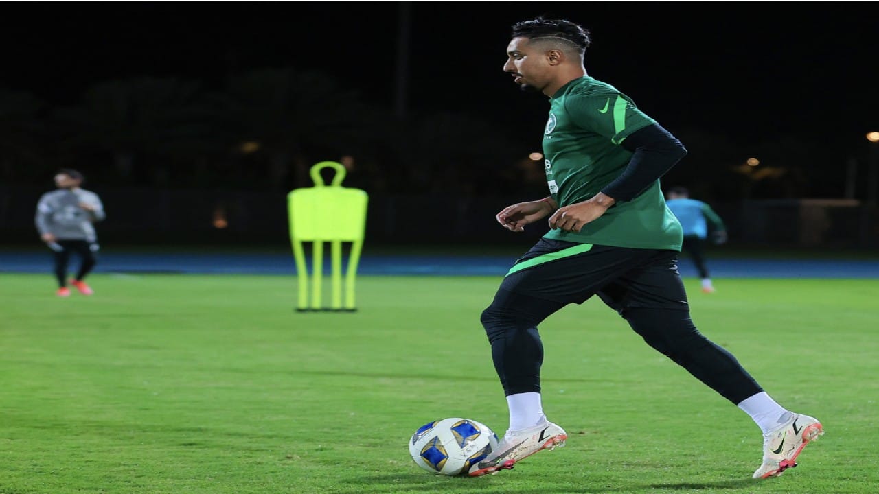 المنتخب الوطني يواصل تدريباته استعدادًا لمواجهة عمان “صور”