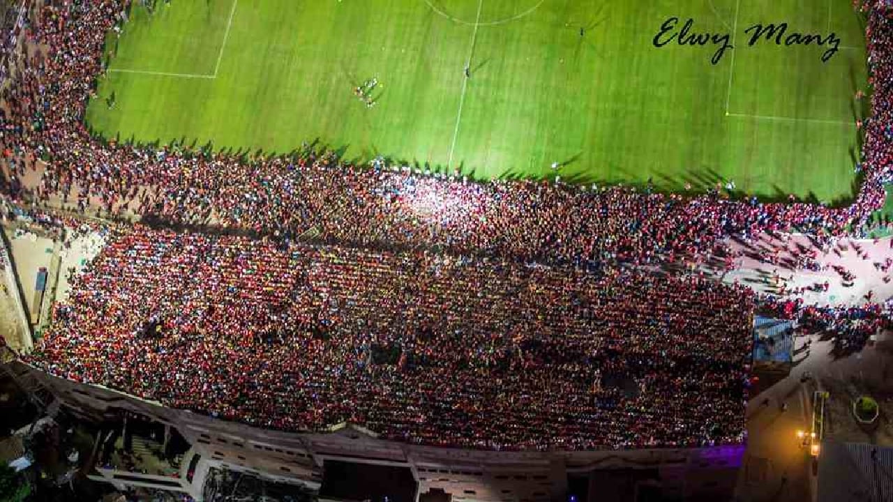 شاهد.. لحظة سقوط أحد الحواجز على مشجعي فريق فيلاديلفيا إيغلز