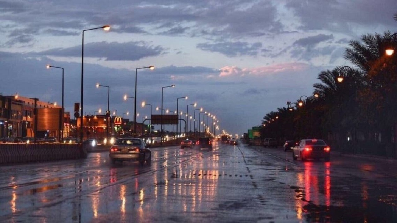 تنبيه لأهالي الرياض بسبب الأمطار الغزيرة