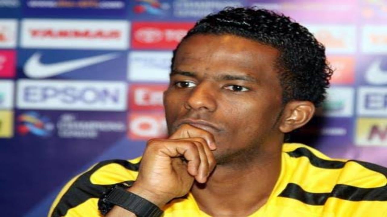 هزازي: مستعد أوقع للأهلي مجاناً 