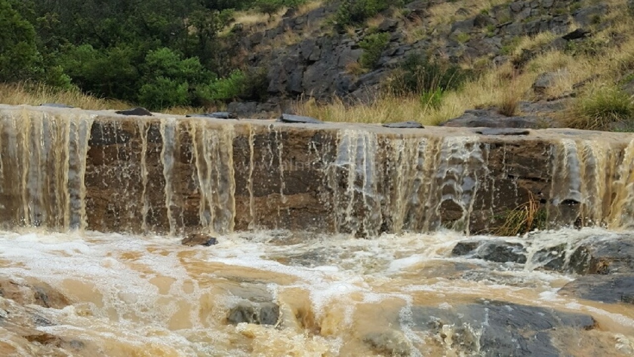 وفاة شاب غرقًا في سيول شمال عسير