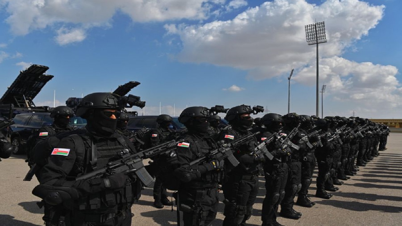 شرطة عُمان تصل المملكة للمشاركة في التمرين التعبوي الخليجي المشترك للأجهزة الأمنية