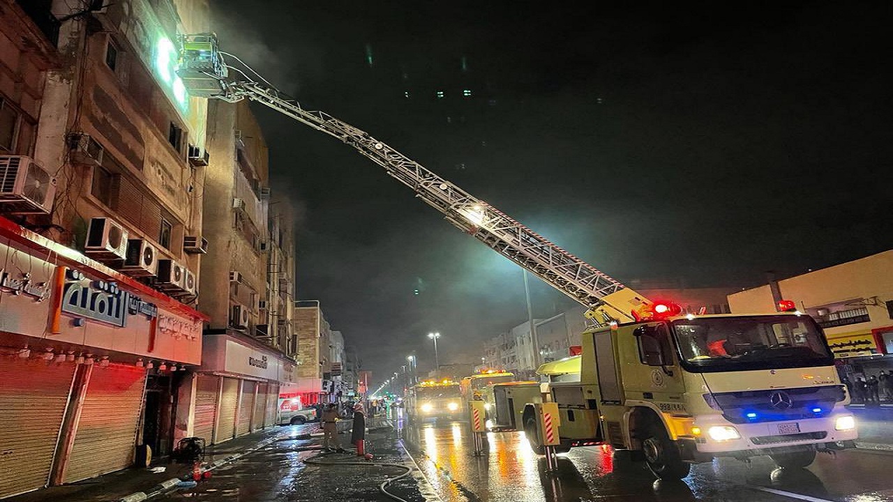 صور.. نشوب حريقين في الدمام والخبر