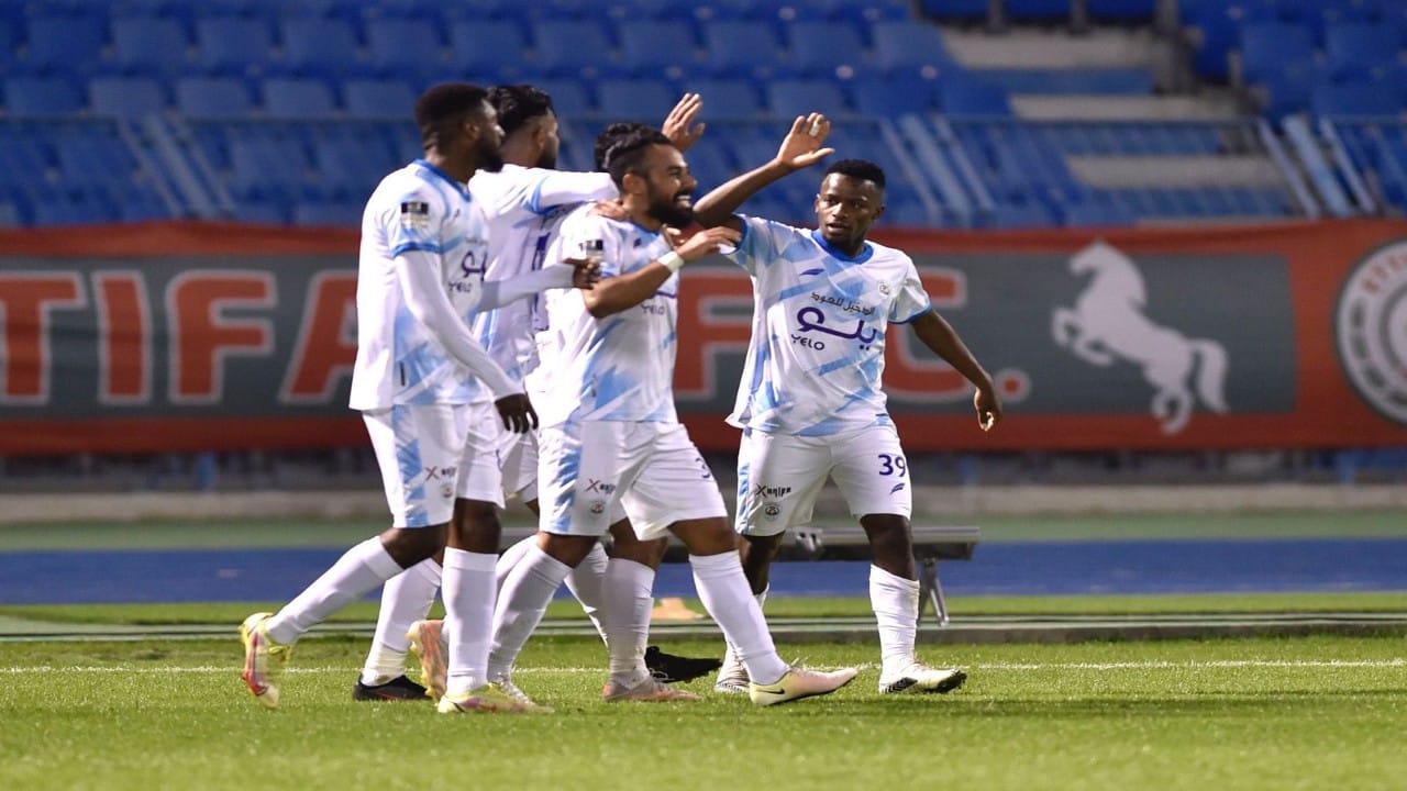 أبها يتخطى الاتفاق بثنائية