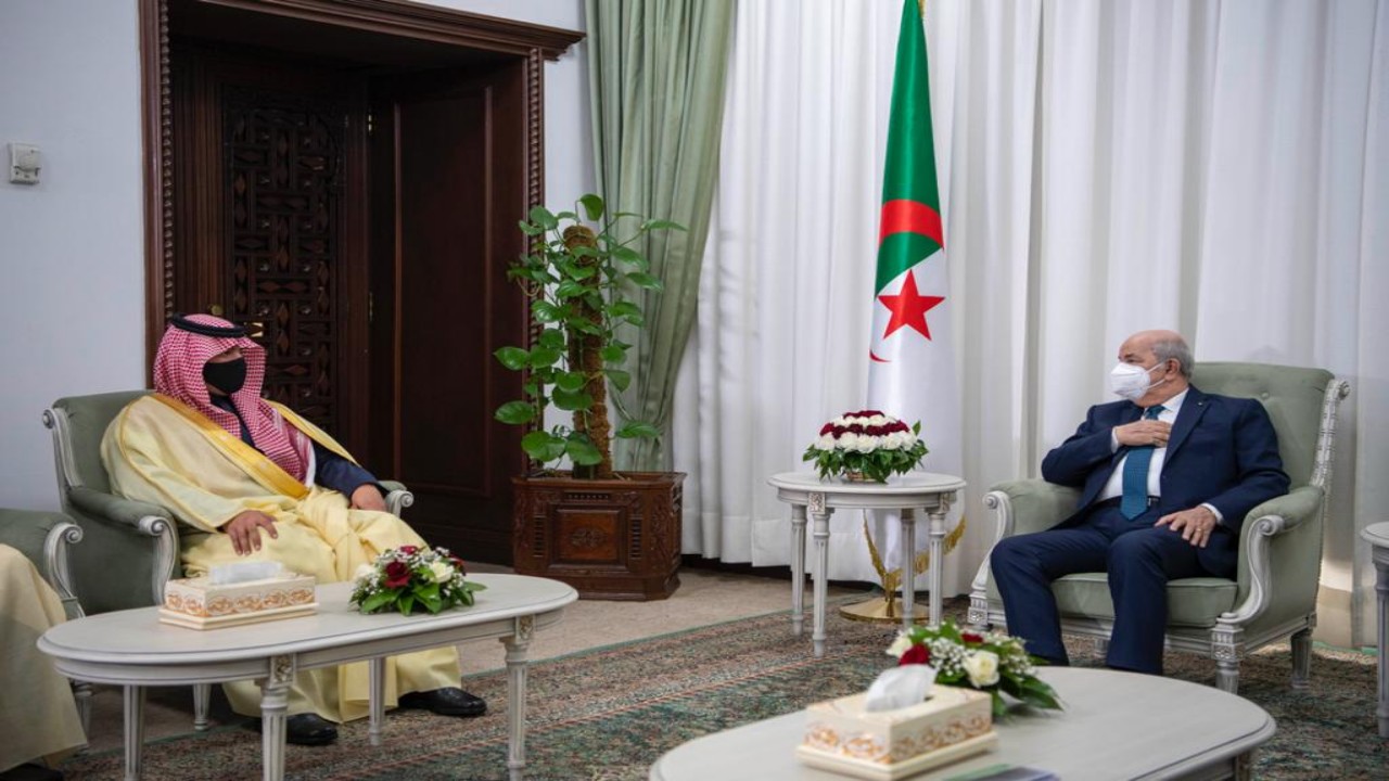 الرئيس الجزائري يستقبل الأمير عبدالعزيز بن سعود بن نايف