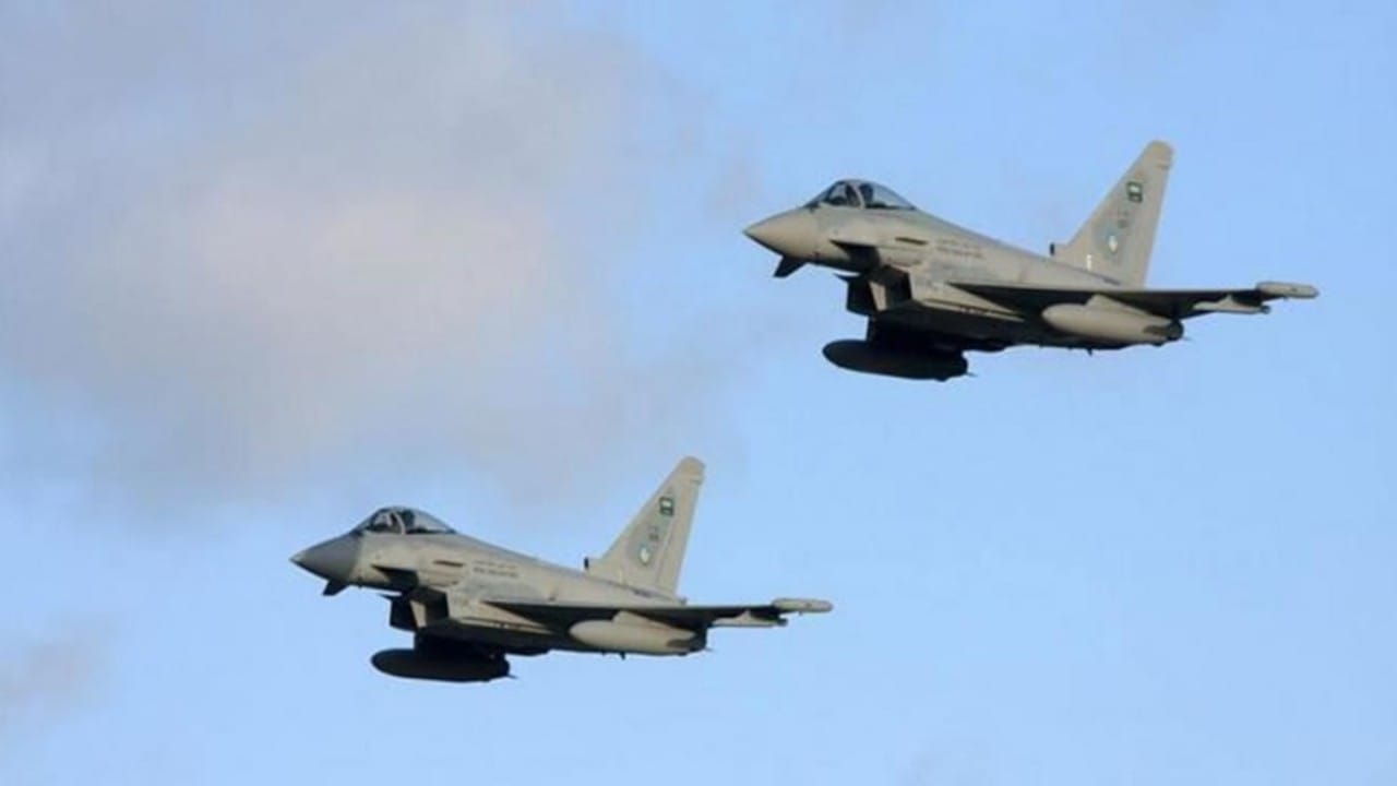 التحالف: تدمير طائرة مروحية نقلها الحوثيون من مطار صنعاء لجبهة مأرب 
