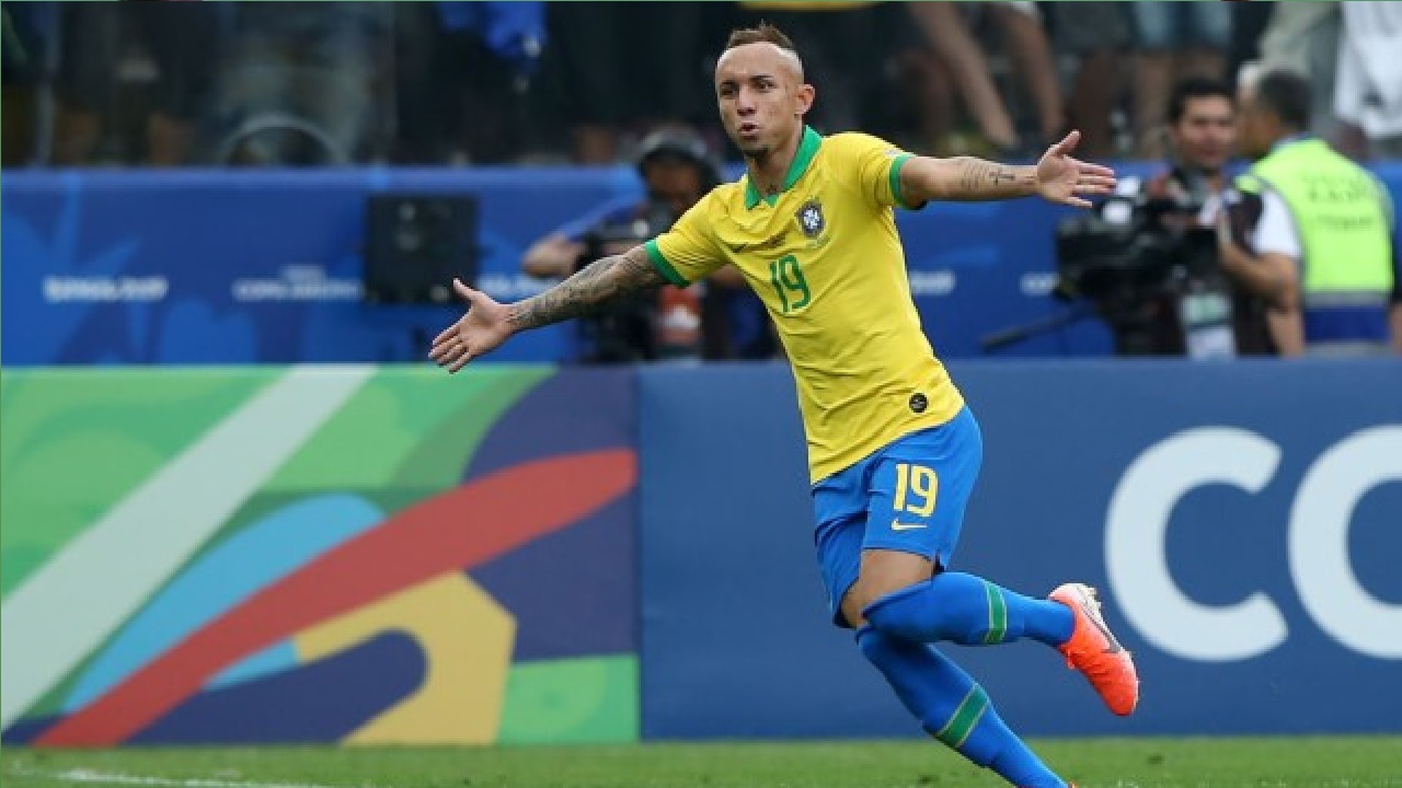 الهلال يقدم عرضا جديدا لضم إيفرتون