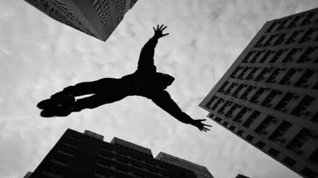 الاكتئاب يقود شابا للفقز من الطابق التاسع