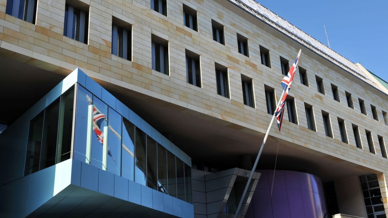 السفارة البريطانية بالرياض توفر وظائف شاغرة براتب 17 ألف ريال
