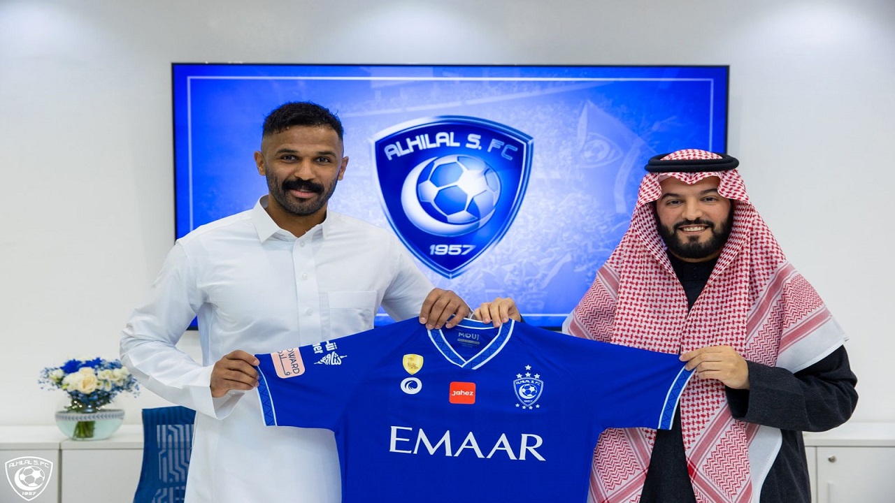 &#8220;القنص بالركادة&#8221;.. الهلال يعلن ضم العويس رسميًا