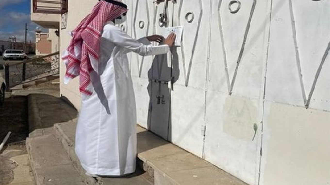 إغلاق 3 منشآت غير ملتزمة بالإجراءات الاحترازية بالطائف