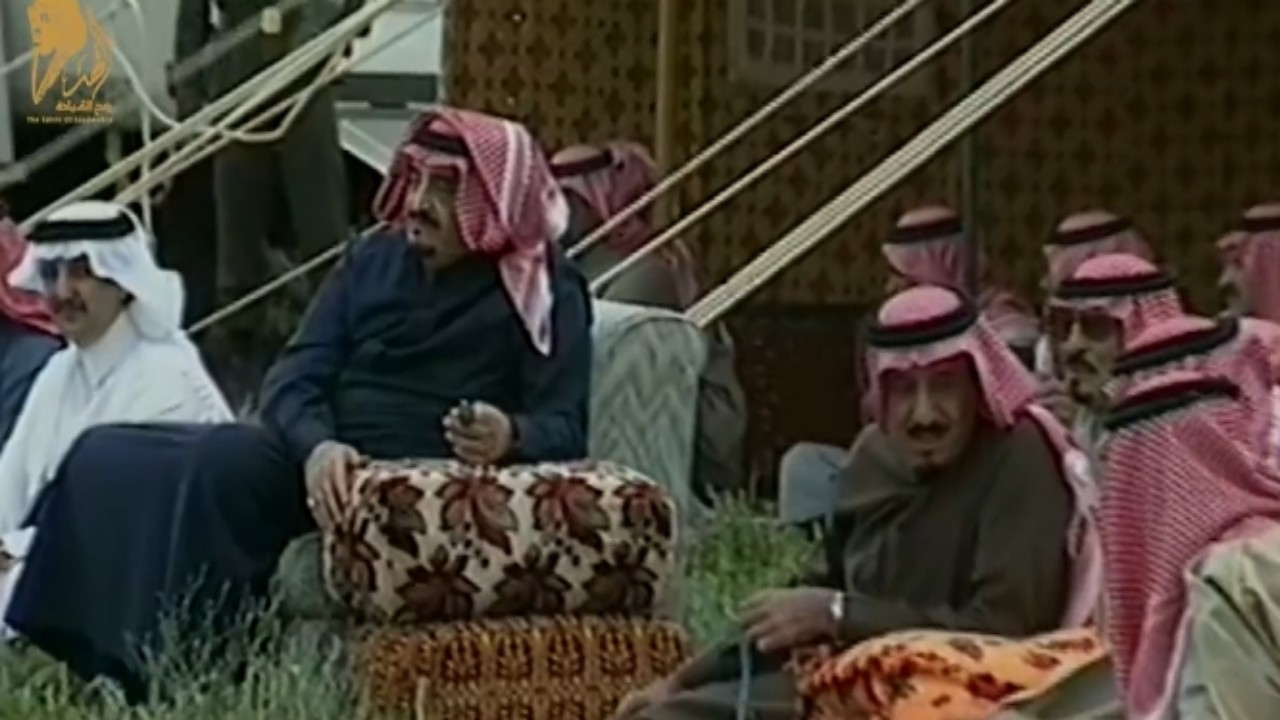 &#8220;فيديو&#8221; يظهر الملك فهد والملك سلمان خلال رحلة برية