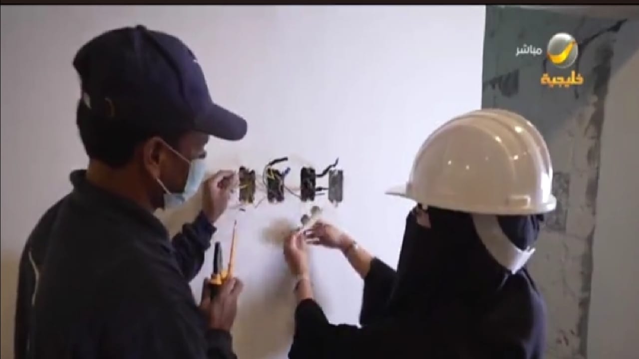 بالفيديو.. مهندسة معمارية تتطوع لترميم المنازل القديمة للأسر المحتاجة