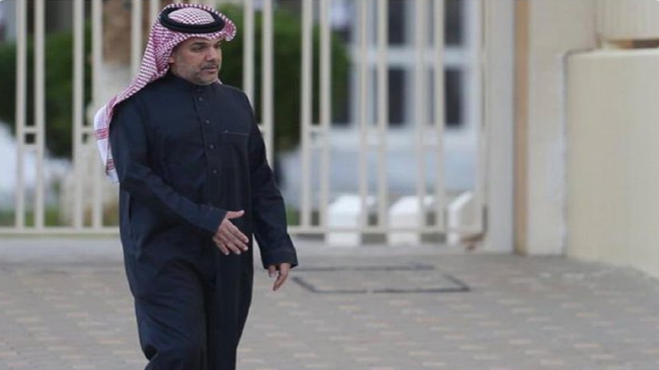 “صار يسلم على نفسه”.. رد كوميدي من رئيس الأهلي على صورة متداولة له