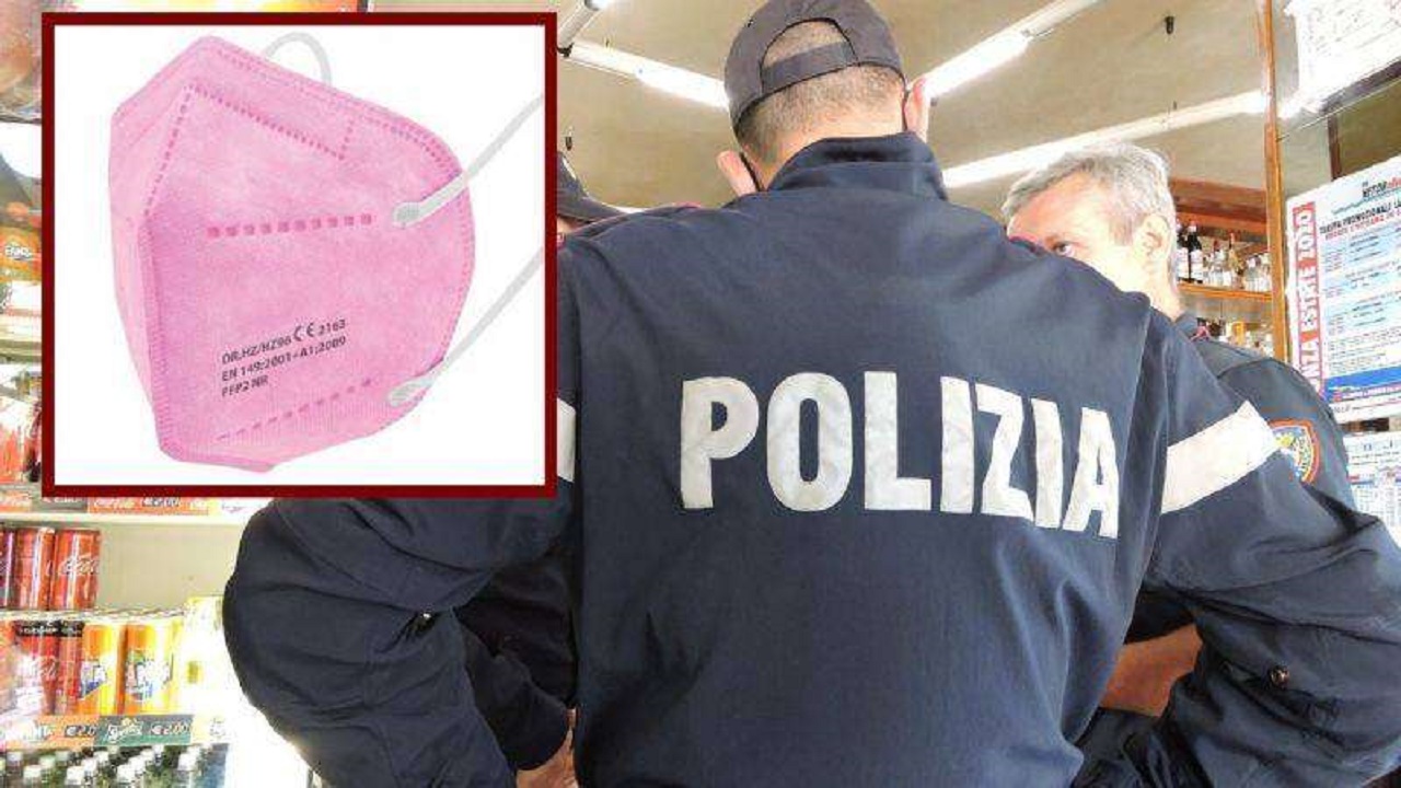 الشرطة الإيطالية تحتج على ارتداء كمامات وردية اللون