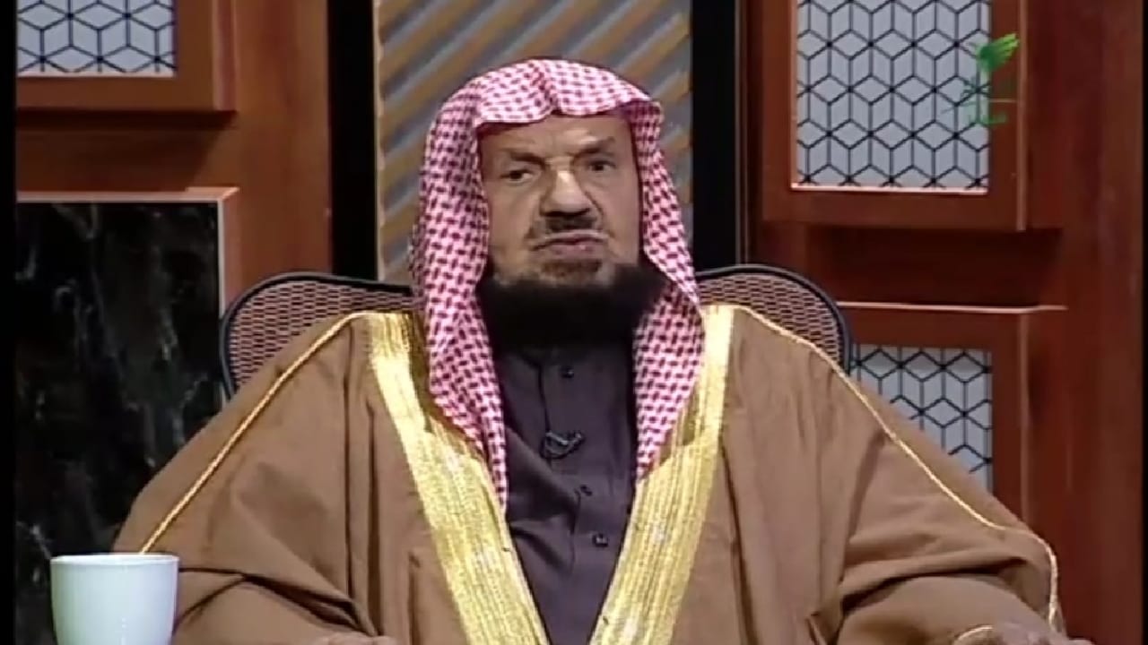 بالفيديو.. الشيخ عبدالله المنيع يوضح حكم تركيب وصلات الشعر الصناعية
