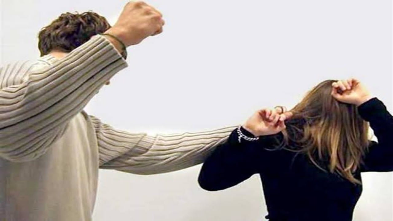 زوجة في دعوى طلاق:”أوعي تكوني فاكرة نفسك ياسمين عبدالعزيز”