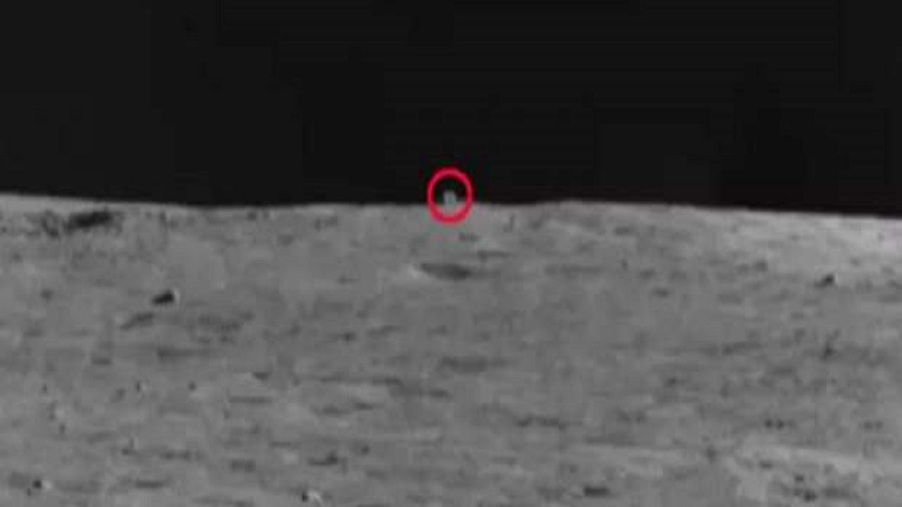 رصد جسم غريب يشبه الأرنب على سطح القمر