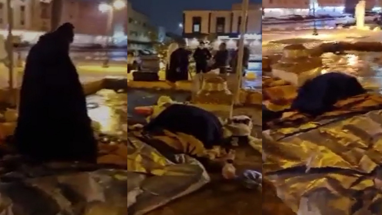 فيديو.. مهندس أردني يفترش حديقة بالرياض رافضًا المساعدات