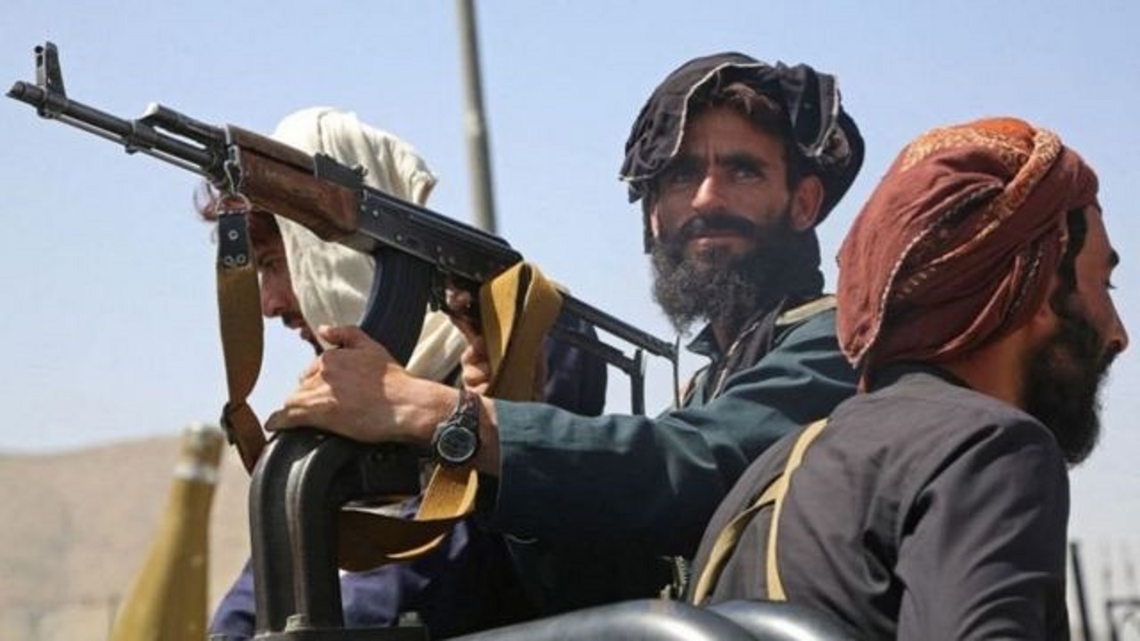 اشتباكات بالأسلحة بين وزير التجارة ونائبه في حكومة “طالبان”