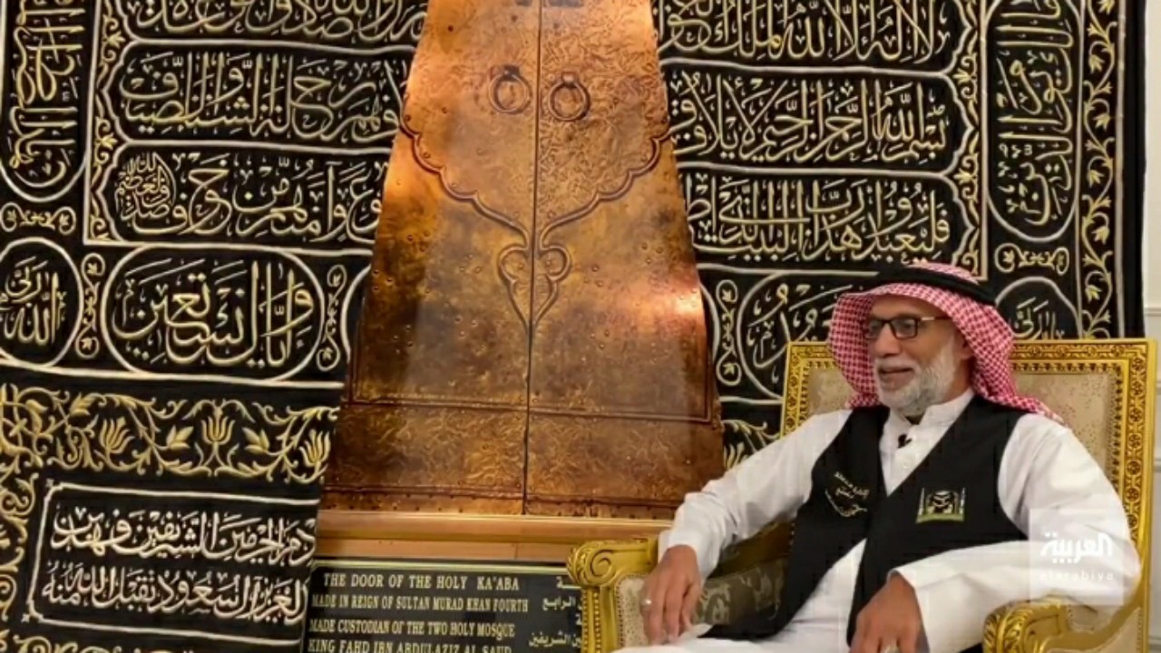 بالفيديو.. مواطن يشارك في نسج 36 ثوبًا للكعبة المشرفة