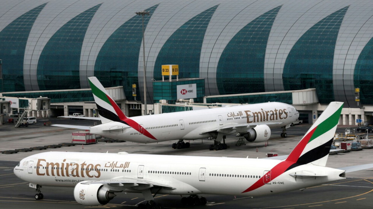 الإمارات تمنع سفر مواطنيها غير المطعمين للخارج