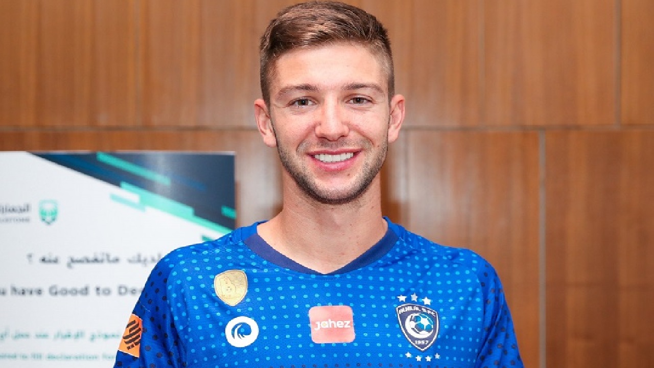 “كروز أزول” يتواصل مع وكيل “فييتو”