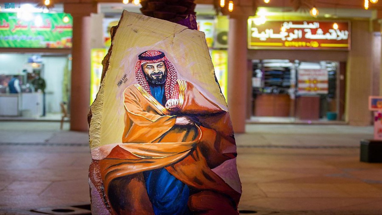 قصة مرسومة على الصخور تجسد قادة المملكة في “نبض الرياض”