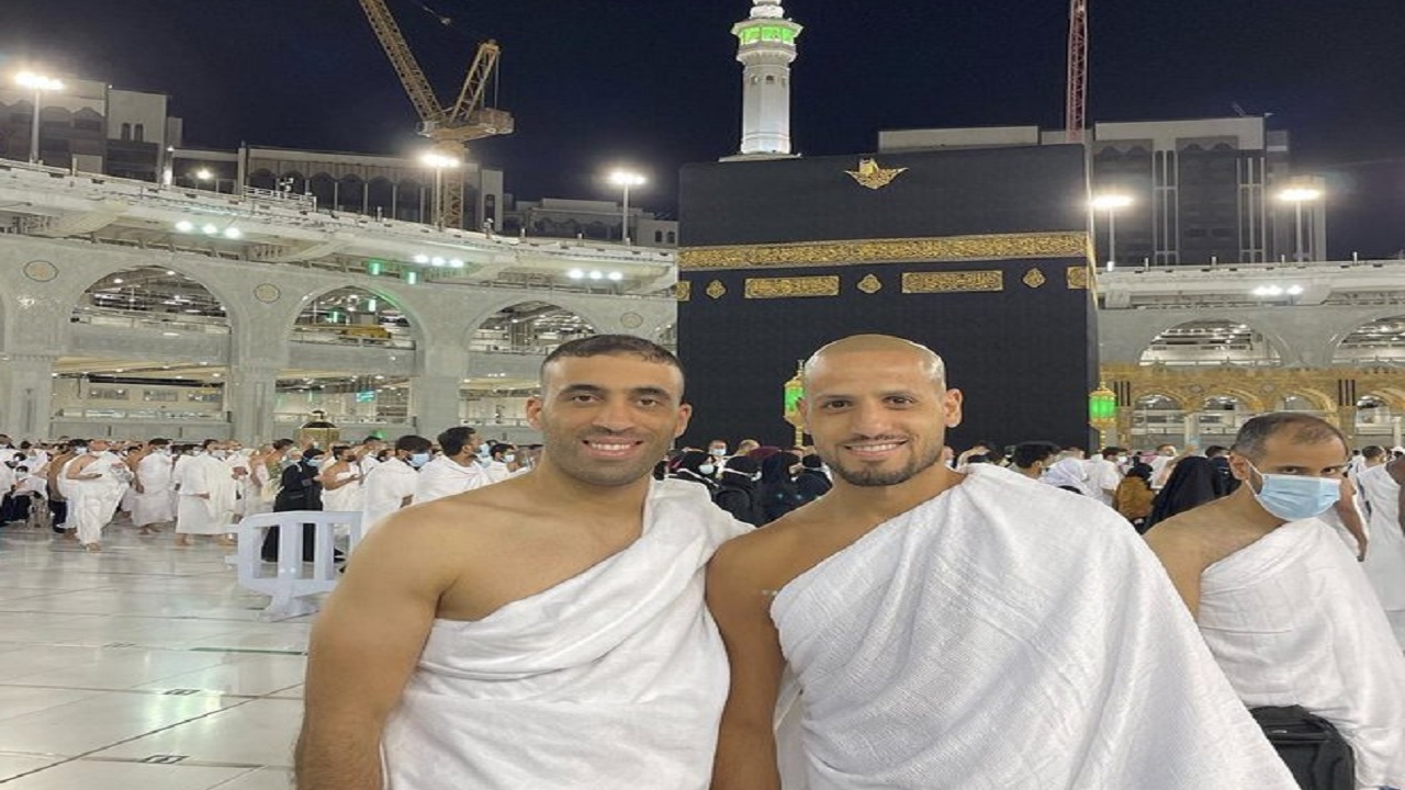 “حمدالله” أمام الكعبة في أحدث ظهور له