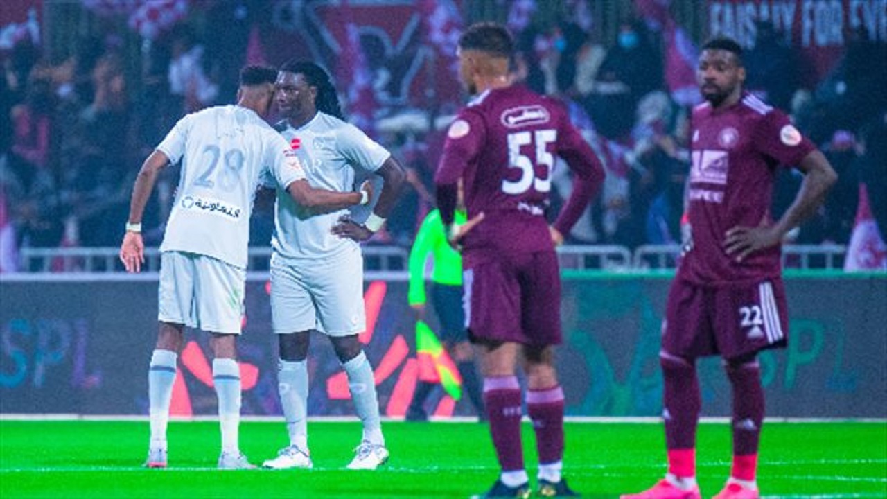 الهلال يدرس التخلص من 3 مدافعين لضم سعود عبدالحميد