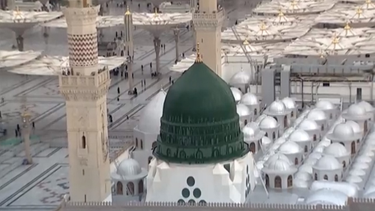 لقطات لـ”المسجد النبوي” تحت زخات المطر