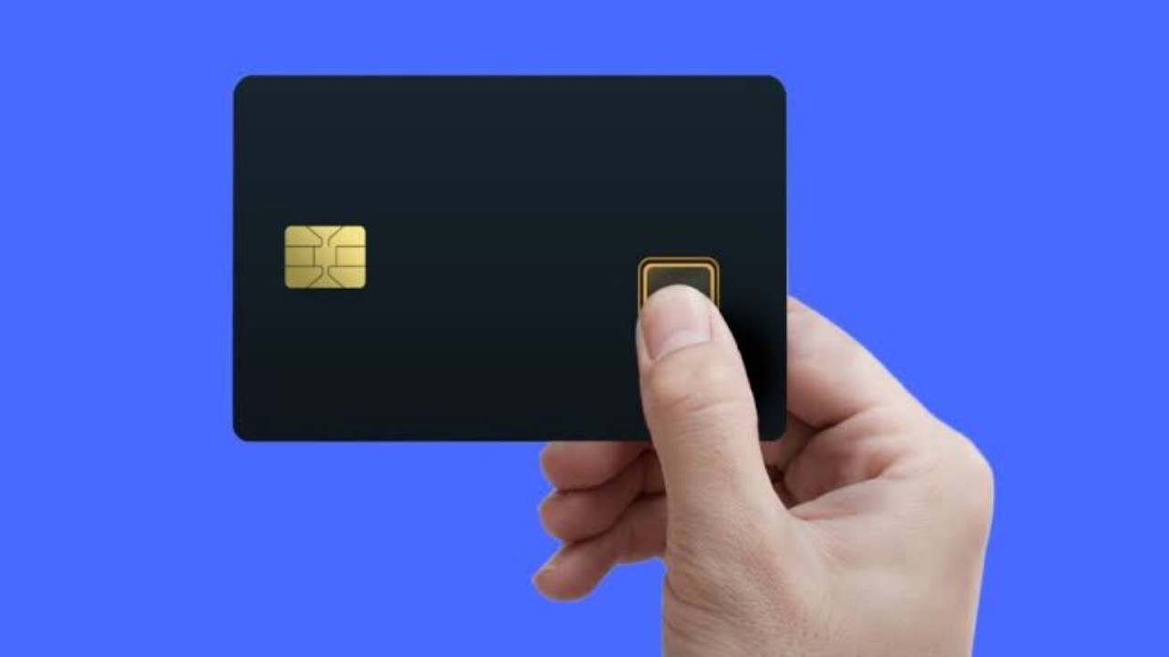 «سامسونغ» تطرح أول شريحة أمان ببصمة الإصبع لـ«بطاقات الدفع»