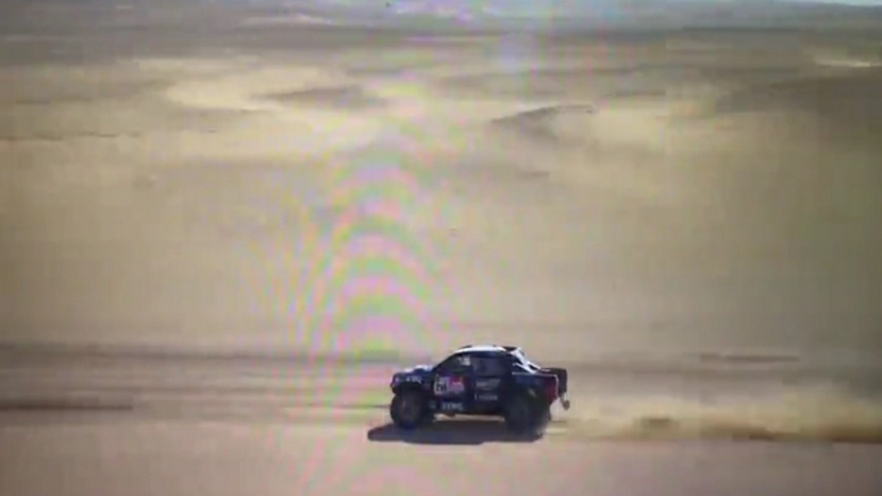 بالفيديو.. انقلاب خطير لسيارة “فاناجاس” في سباق داكار السعودية