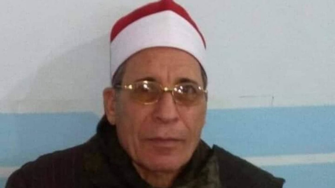 وفاة مقرئ مصري وزوجته وابنه بسبب وجبة “فسيخ” سامة