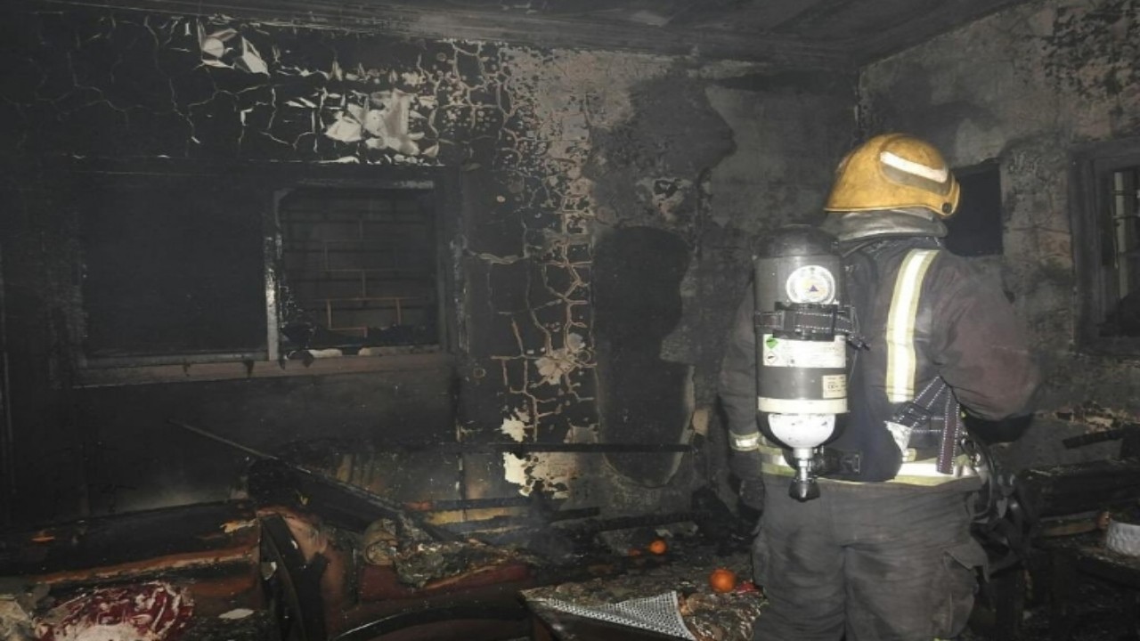 بالصور.. اندلاع حريق في شقة سكنية بالمدينة المنورة