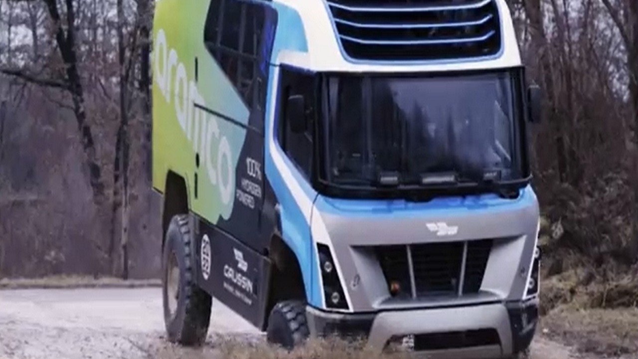 بالفيديو.. أول شاحنة تعمل بوقود الهيدروجين تشارك في سباقات “رالي داكار” 2022