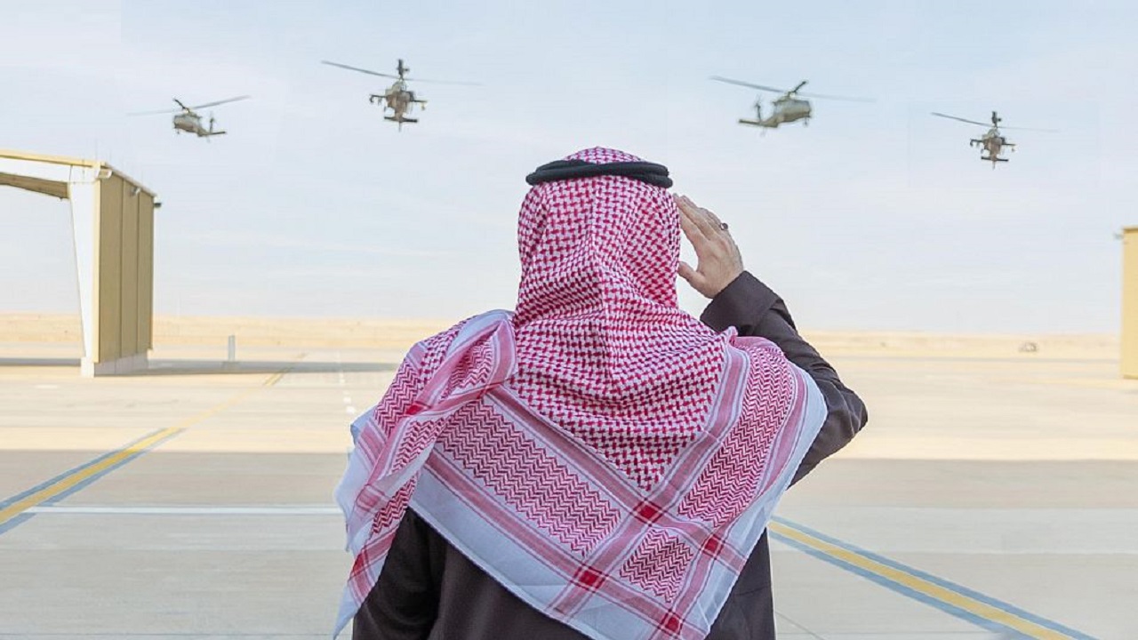 صور.. الأمير عبدالله بن بندر يفتتح قاعدة طيران الحرس الوطني بديراب