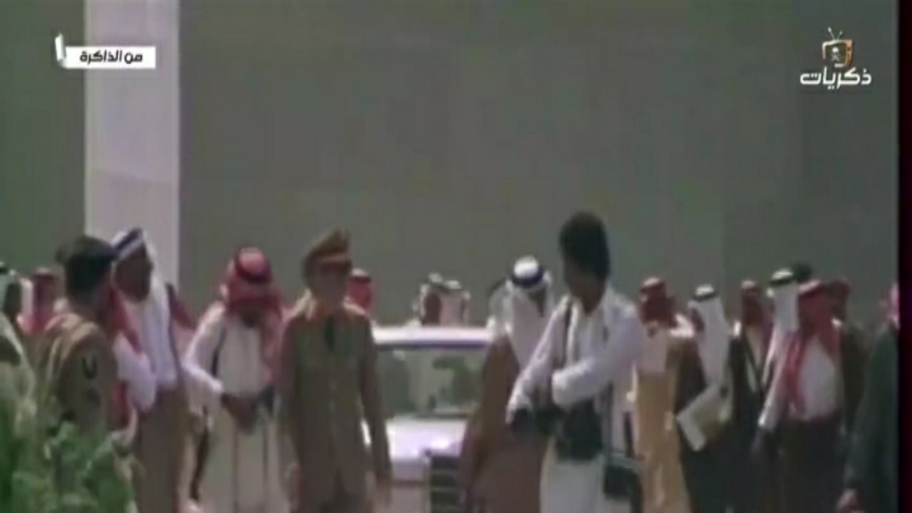 فيديو نادر يوثق افتتاح الملك فهد لمركز التنقيب في الظهران