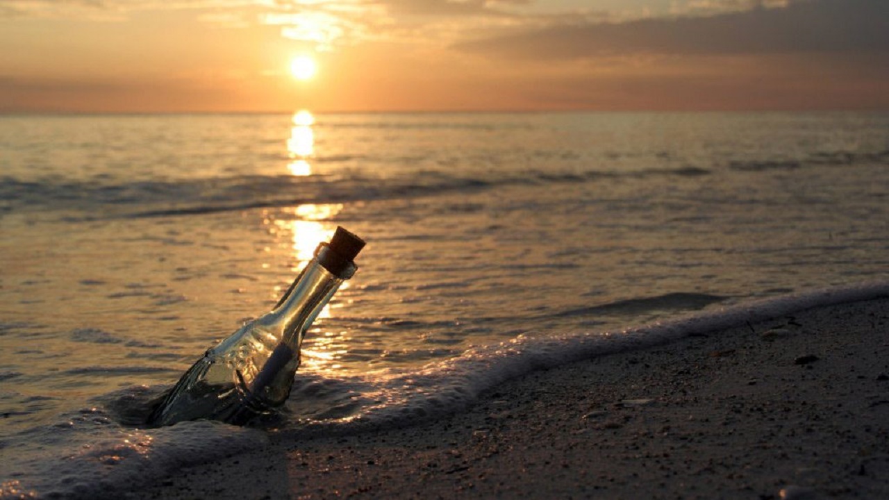 العثور على رسائل مؤثرة في زجاجات ألقيت في البحر منها &#8221; تايتانيك &#8220;