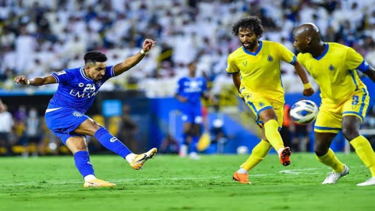 طاقم تحكيم أجنبي يدير مواجهة الهلال والنصر 