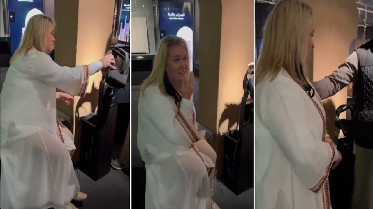 بالفيديو .. زوجة رجل أعمال أمريكي تبكي بعد رؤيتها المسجد الحرام