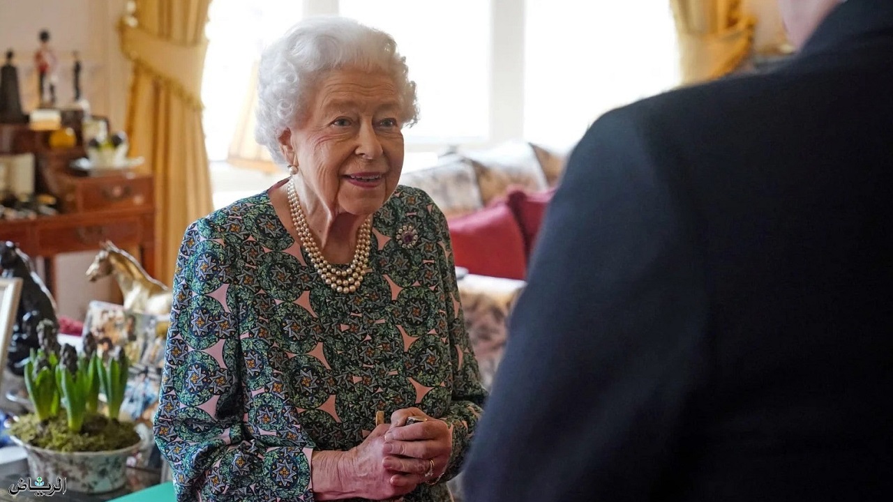 الملكة إليزابيث تعلن مواجهتها صعوبة في الحركة